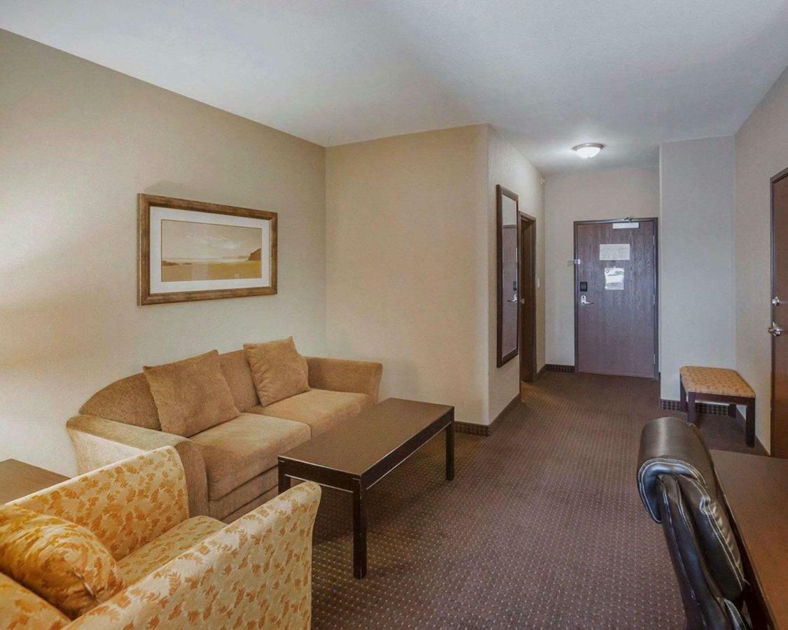 Comfort Inn & Suites Sylvan Lake Exterior photo